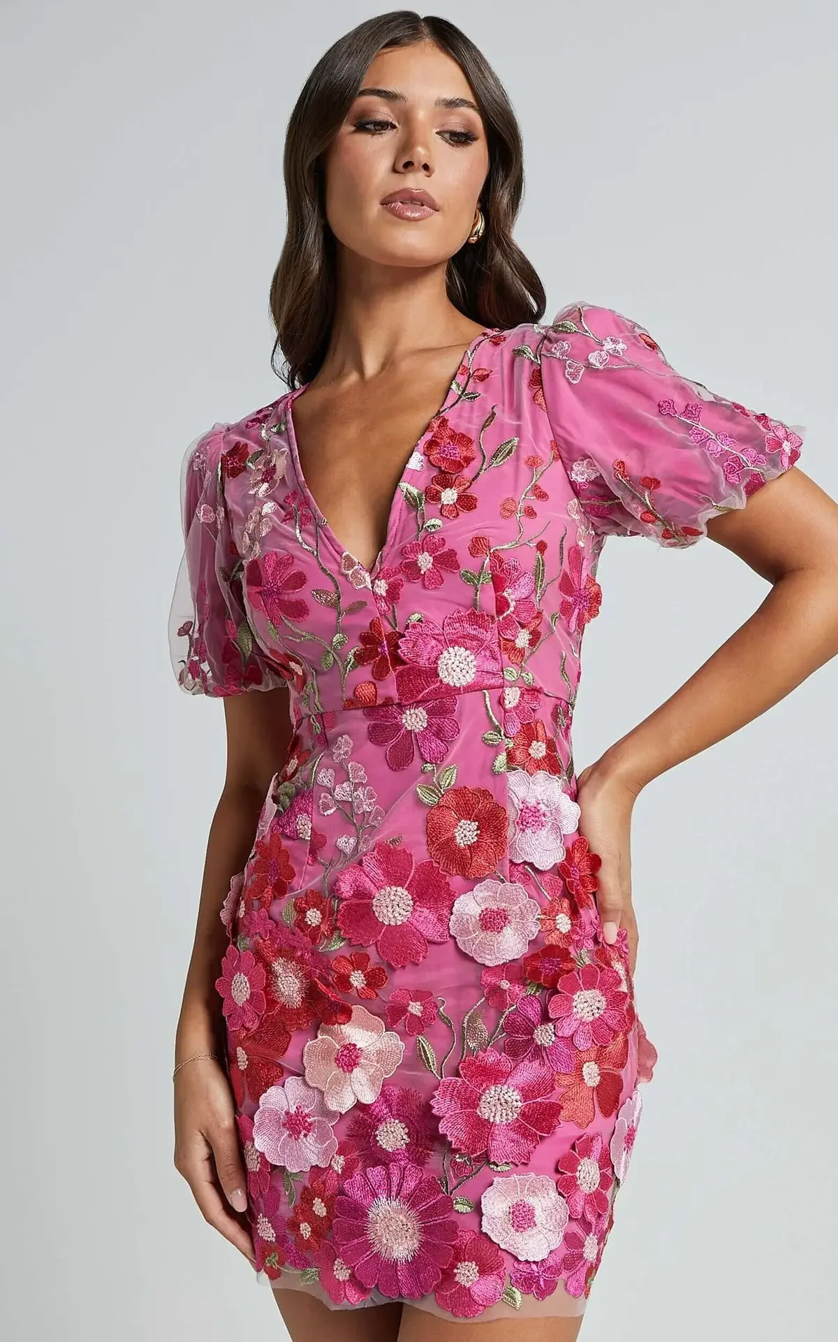 Embroidery Zara - Sexy Embroidered V-neck Flower Sleeveless Dress