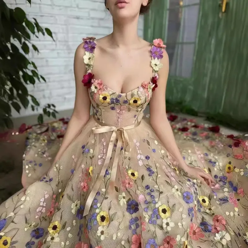 Women's Three-dimensional Flow - đánh giá và giá Embroidery Zara