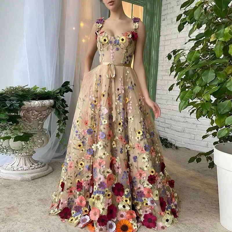 Women's Three-dimensional Flow - đánh giá và giá Embroidery Zara