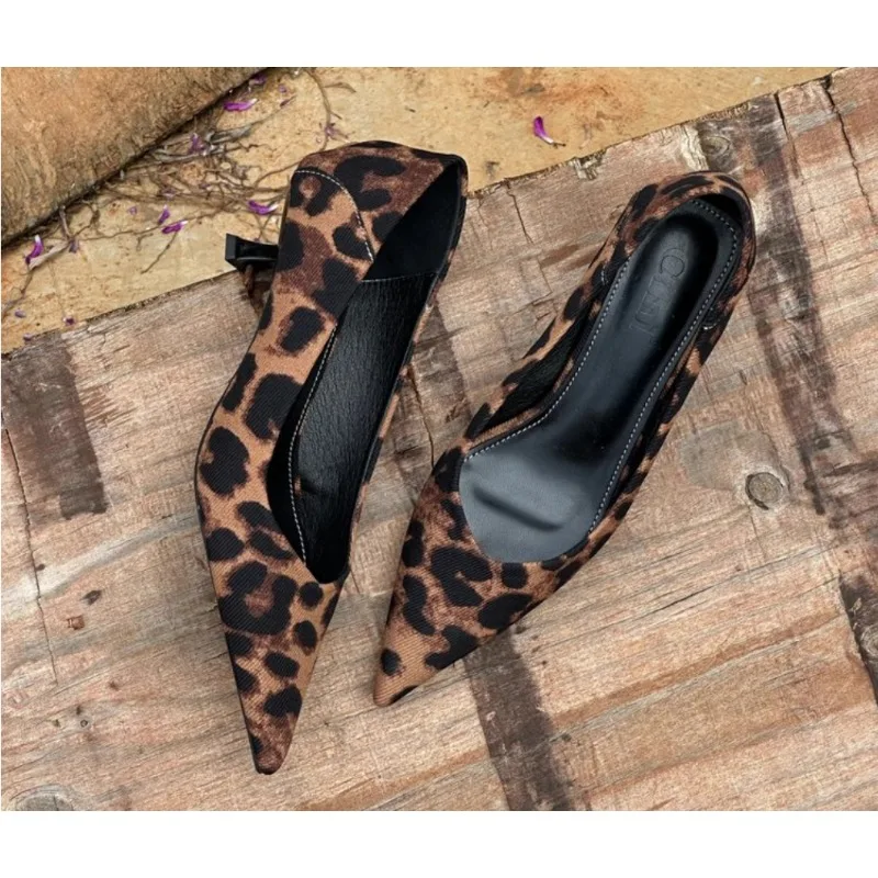 2024 Women Sexy High Heels Bur - đánh giá và giá Embroidery Flat Shoes