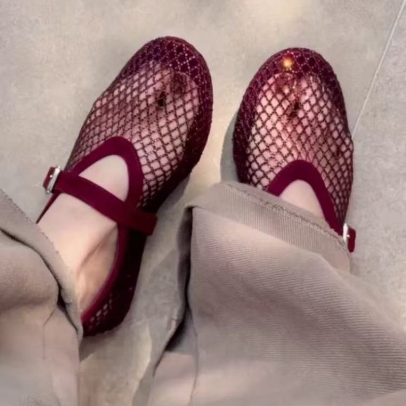 Hollow Rhinestone Baotou Sanda - đánh giá và giá Embroidery Flat Shoes